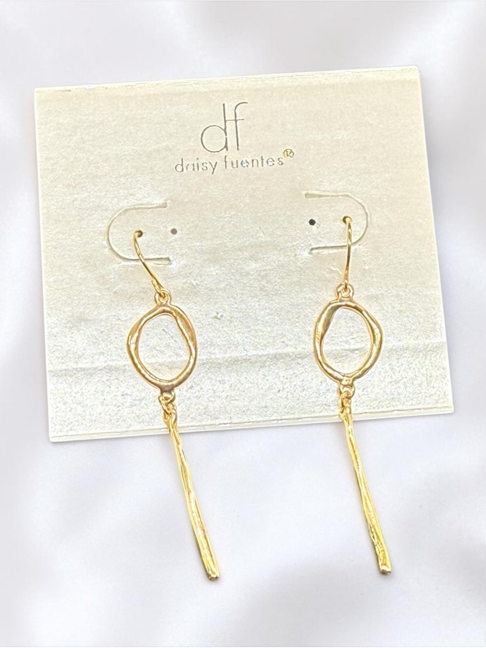 🏷️‼️5/$25🏷️‼️💛DAISY FUENTES💛Gold-Tone Organic Oval Bar Drop Earrings/NIP
